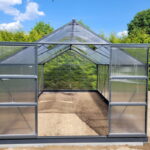 záhradný skleník so šikmou strieškou